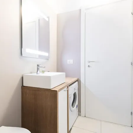 Easylife - - Balbo 10 - Bocconi Milano